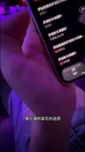 约了个大三妹子❤️KTV里直接干起来 岁数小太听话叫床声超骚 骨子里就是个贱货