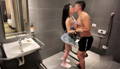 结婚才3个月的老婆就忍不住约肌肉猛男 说只要长得帅钱无所谓