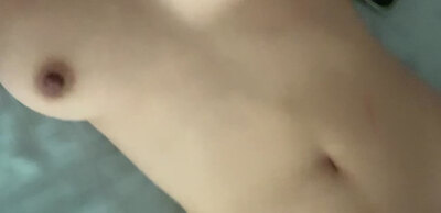 老子养的小骚货又发情了主动掰开逼给我看