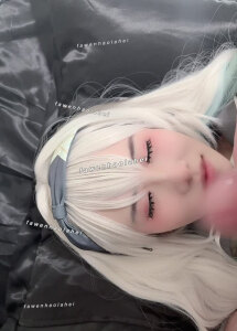 萤火虫妹子被单男扇耳光骑脸猛射一嘴