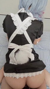 初音未来兔女郎女仆装被猛男后入狠干