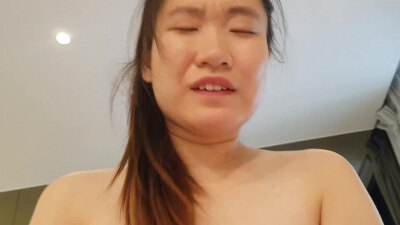 32岁少妇自己拍性爱 白嫩大奶晃不停 翘屁股后入超湿
