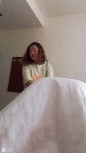 陪读的少妇活儿刚干完就跑过来找我操 欲求不满太骚了