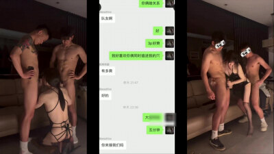 馋死人的御姐抓俩白袜体育生猛看肌肉看不够