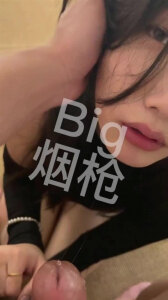 调教大学丝袜骚母狗口交骑乘猛干，这饥渴眼神把主人征服欲都勾起来了