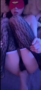 母狗嘴里塞黄瓜还吃鸡巴