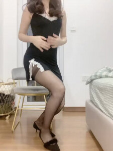 骚妹妹穿黑丝丁字裤睡衣浪叫求哥哥来干骚穴