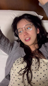 周末把清纯学妹骗到酒店不干她太亏了