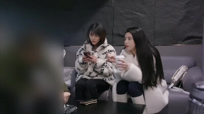 白靴子聊天妹子和她姐妹，爱靴子的兄弟这次爽翻了，足足聊了半小时多