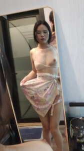正定眼镜学生妹爱照镜子啪啪，石家庄同城资源妹子来推
