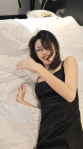 戴眼镜的乖乖女被大鸡巴猛干到腿软