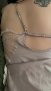 莉莉这骚人妻又来第3弹了（兄弟们多顶顶啊）