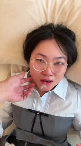 绿帽大神神作 眼镜妹子接大哥私活 阳具前后双插猛操直接玩坏