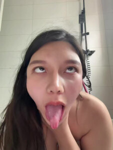 怀孕大肥妞自己扇自己耳光玩自虐