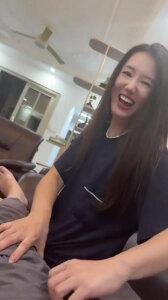 小骚货长得真带劲，嫩得流水玩起来太爽了