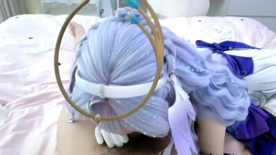 露脸！超正小姐姐cos知更鸟漫展完事直接被金主打包回酒店