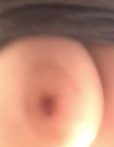 骚货自摸奶子和逼逼合集