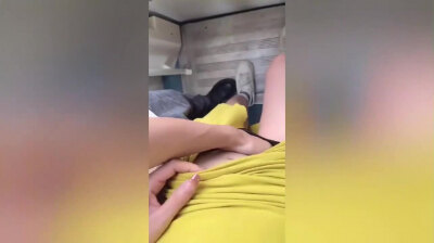 火车上闲着蛋疼勾搭大哥厕所里干一炮