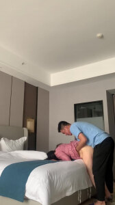 大学教授老婆红裙富婆憋太久了跟我偷情 一进酒店就忍不住开干