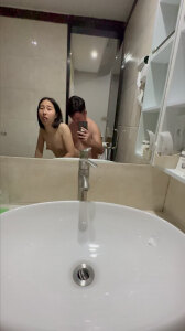 落地镜前面猛干我女朋友