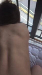 女朋友单独约炮无套 阳台后入露出给路人看